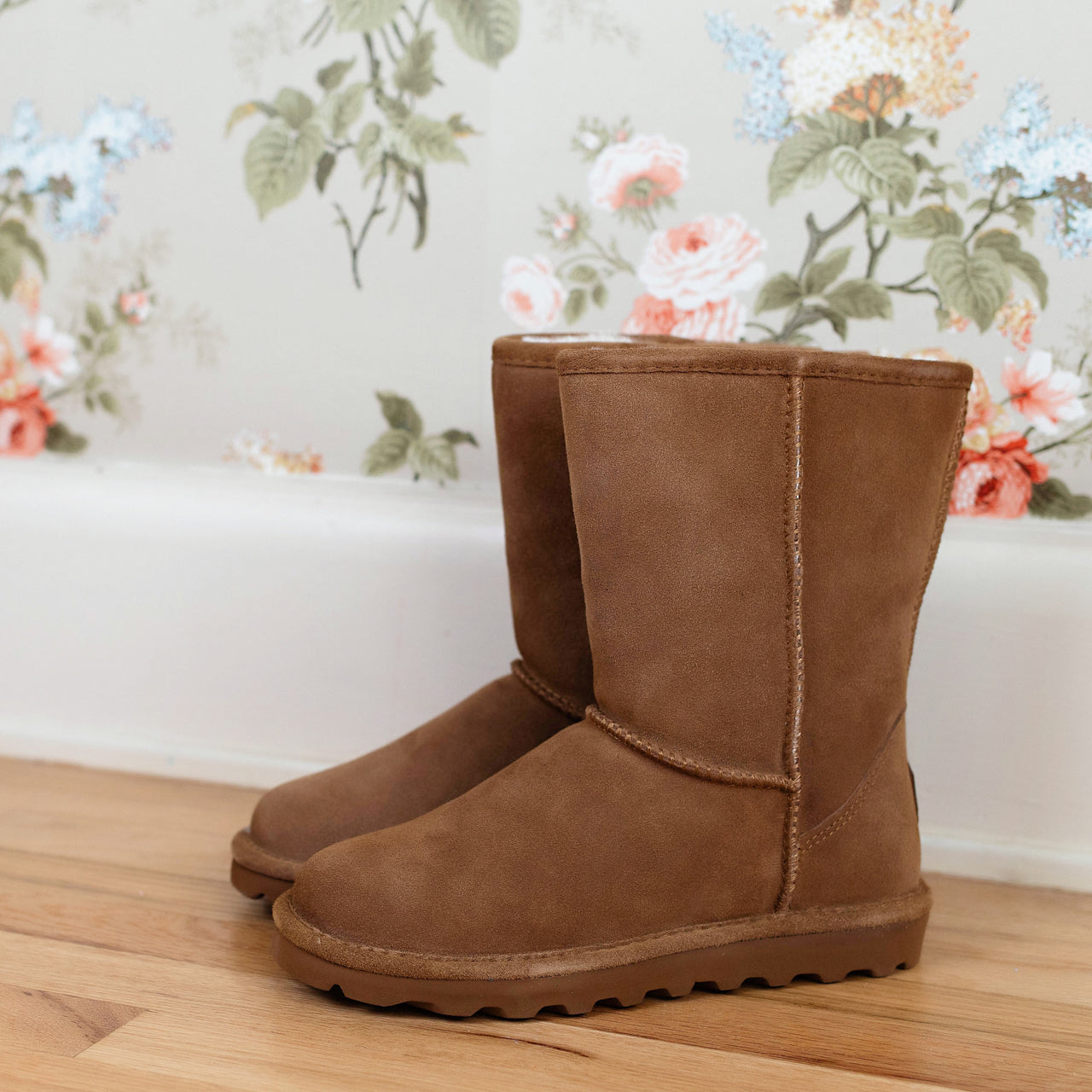Elle Short Hickory BearPaw Europe